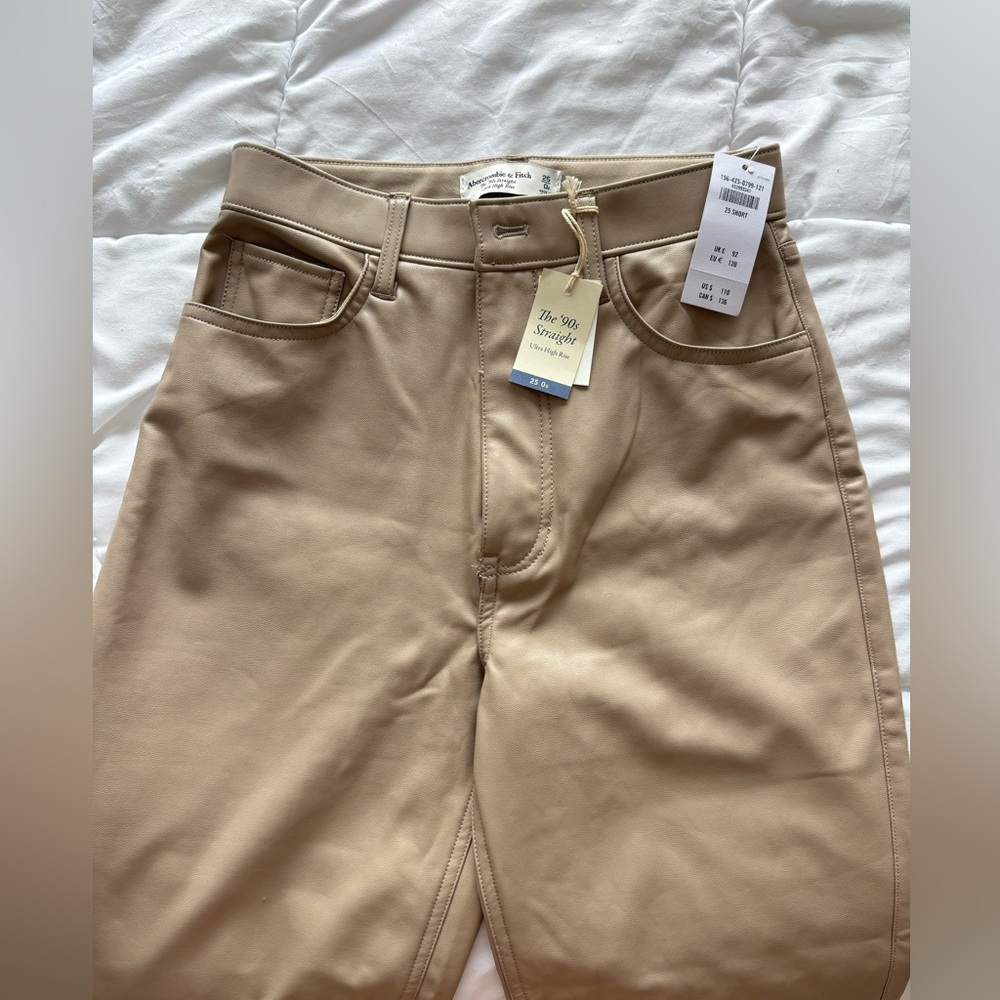 Abercrombie 90s Straight Ultra High Rise Vegan Leather NWT